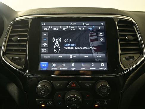 Used 2022 Jeep Grand Cherokee Laredo X image 26