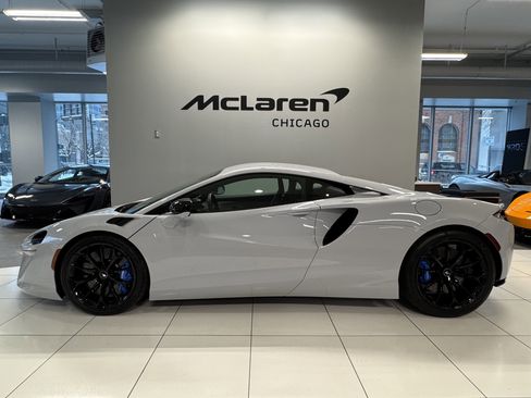 New 2026 McLaren Artura image 1