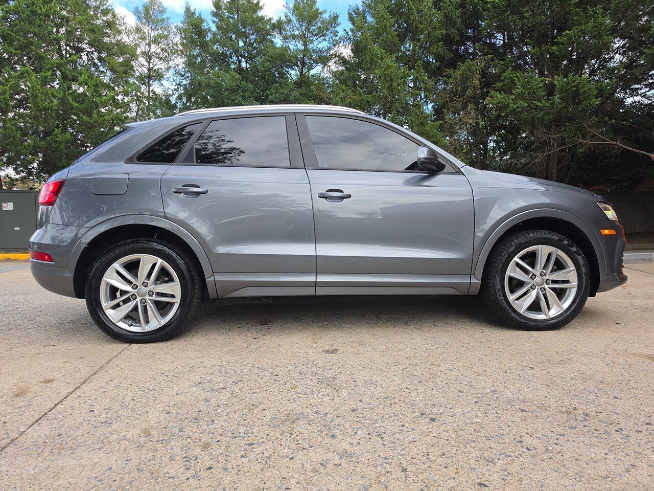 Used 2017 Audi Q3 2.0T Premium AWD/4WD image 3