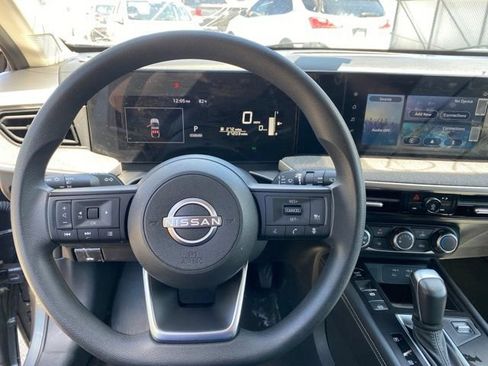 Used 2025 Nissan Kicks SV AWD/4WD image 27