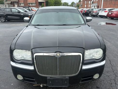 Used 2006 Chrysler 300 C w/ Navigation & Sound Group II RWD image 2