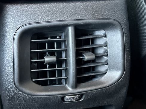 Used 2019 Jeep Cherokee Altitude image 15