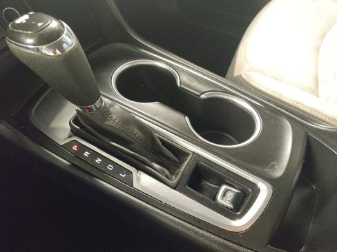 Used 2021 Chevrolet Equinox LS w/ LPO, Floor Liner Package image 26