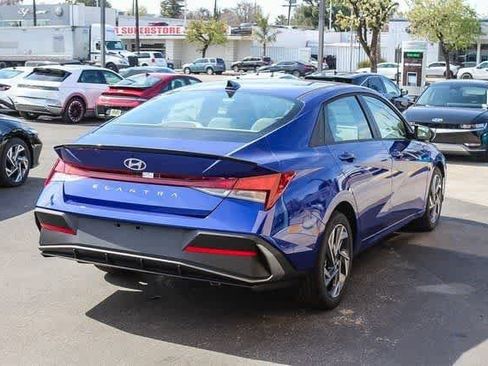 Certified 2025 Hyundai Elantra Sport FWD image 4