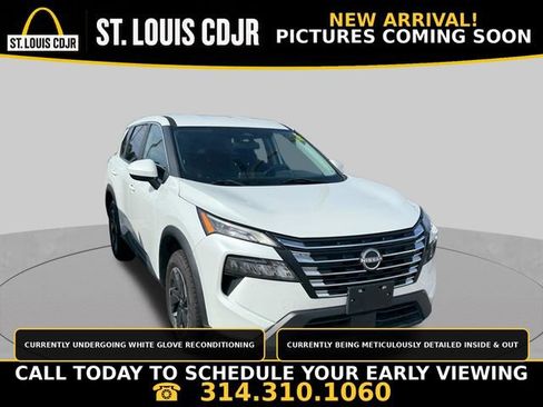 Used 2024 Nissan Rogue SV AWD/4WD image 1