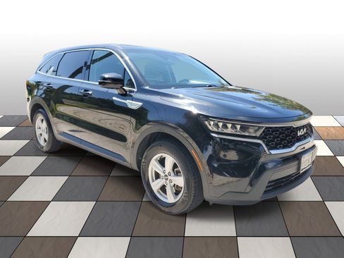 Used 2022 Kia Sorento LX image 3