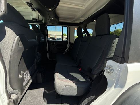 Used 2025 Jeep Wrangler Unlimited Rubicon image 25