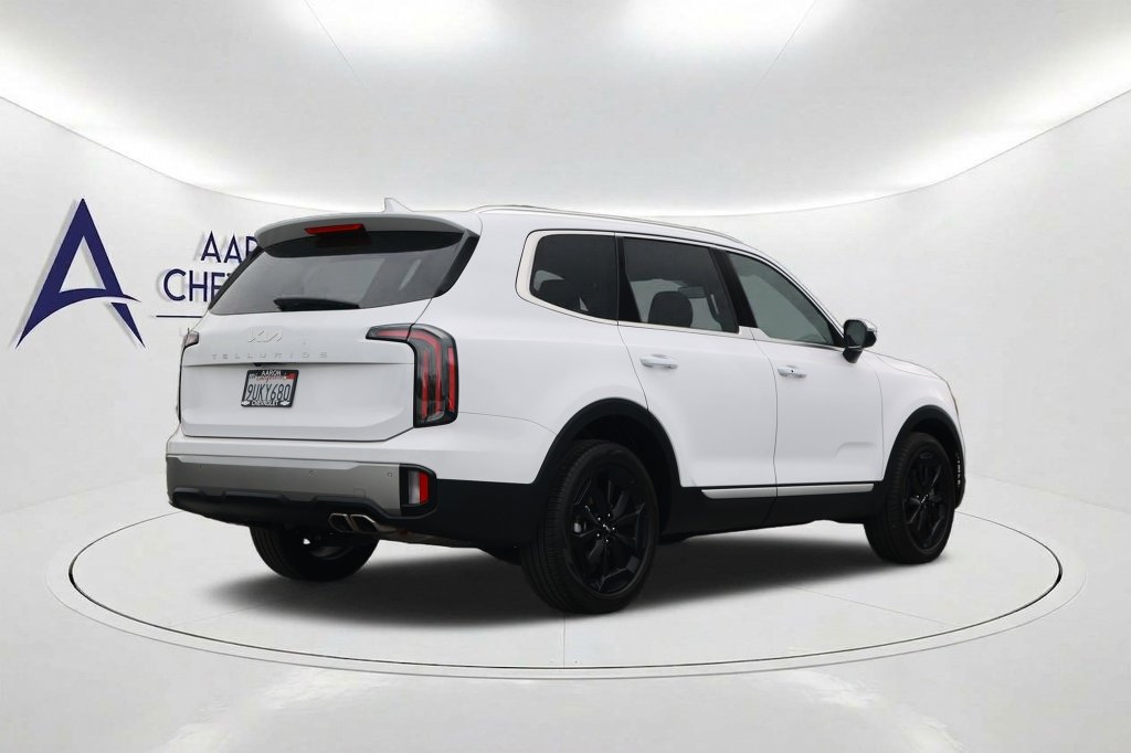 Used 2025 Kia Telluride EX w/ EX Captain's Chair Package FWD image 4