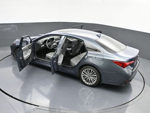 Used 2022 Toyota Avalon Limited image 40