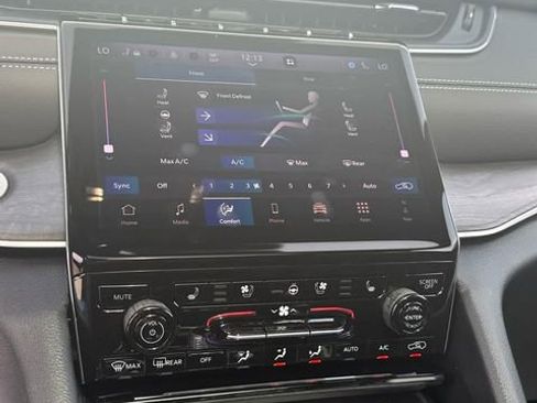 New 2025 Jeep Grand Cherokee L Limited w/ Luxury Tech Group II image 36