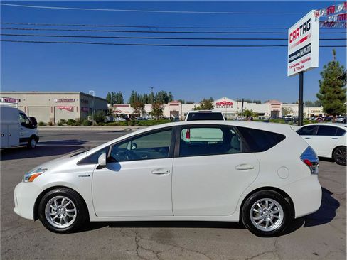 Used 2014 Toyota Prius V Two image 21