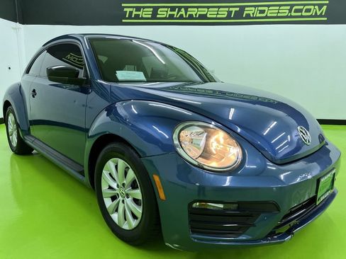 Used 2017 Volkswagen Beetle 1.8T Classic FWD image 2