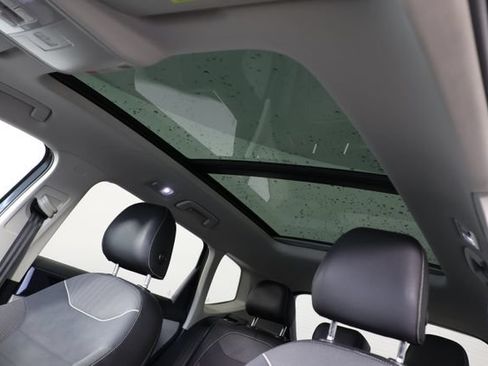 Used 2024 Volkswagen Taos SE w/ Panoramic Sunroof Package AWD/4WD image 19