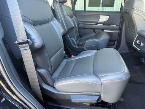 Certified 2025 Ford Expedition Active AWD/4WD image 9