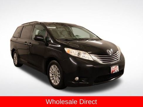 Used 2016 Toyota Sienna XLE image 1