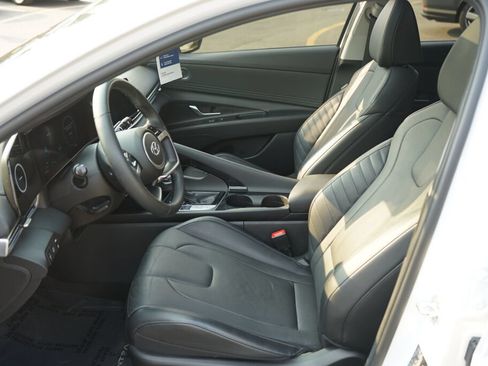 Certified 2021 Hyundai Elantra Limited w/ Cargo Package FWD image 15