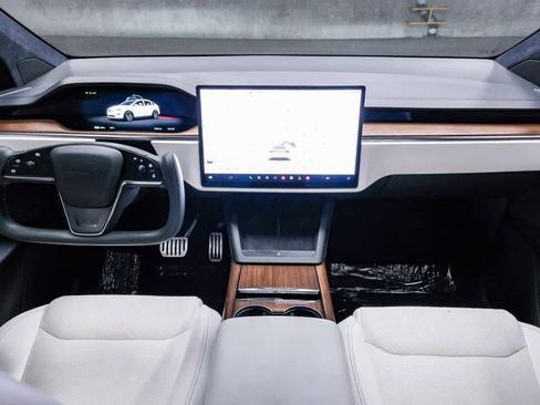 Used 2023 Tesla Model X image 13