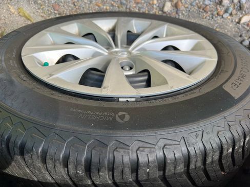 Used 2017 Toyota Camry LE image 26