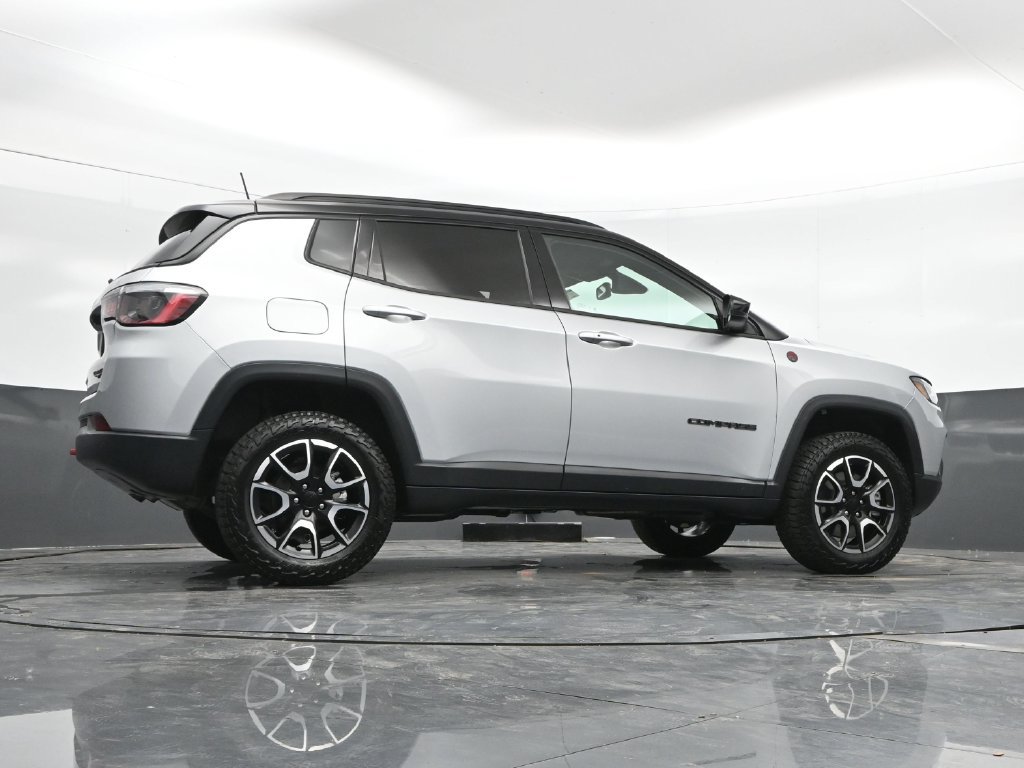 Used 2024 Jeep Compass Trailhawk AWD/4WD image 45