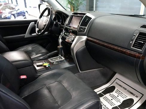 Used 2013 Toyota Land Cruiser image 51