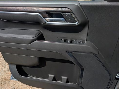 New 2026 GMC Sierra 1500 SLT image 13