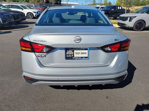Used 2024 Nissan Altima 2.5 SV image 6