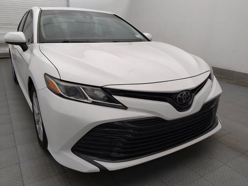 Used 2019 Toyota Camry LE FWD image 13