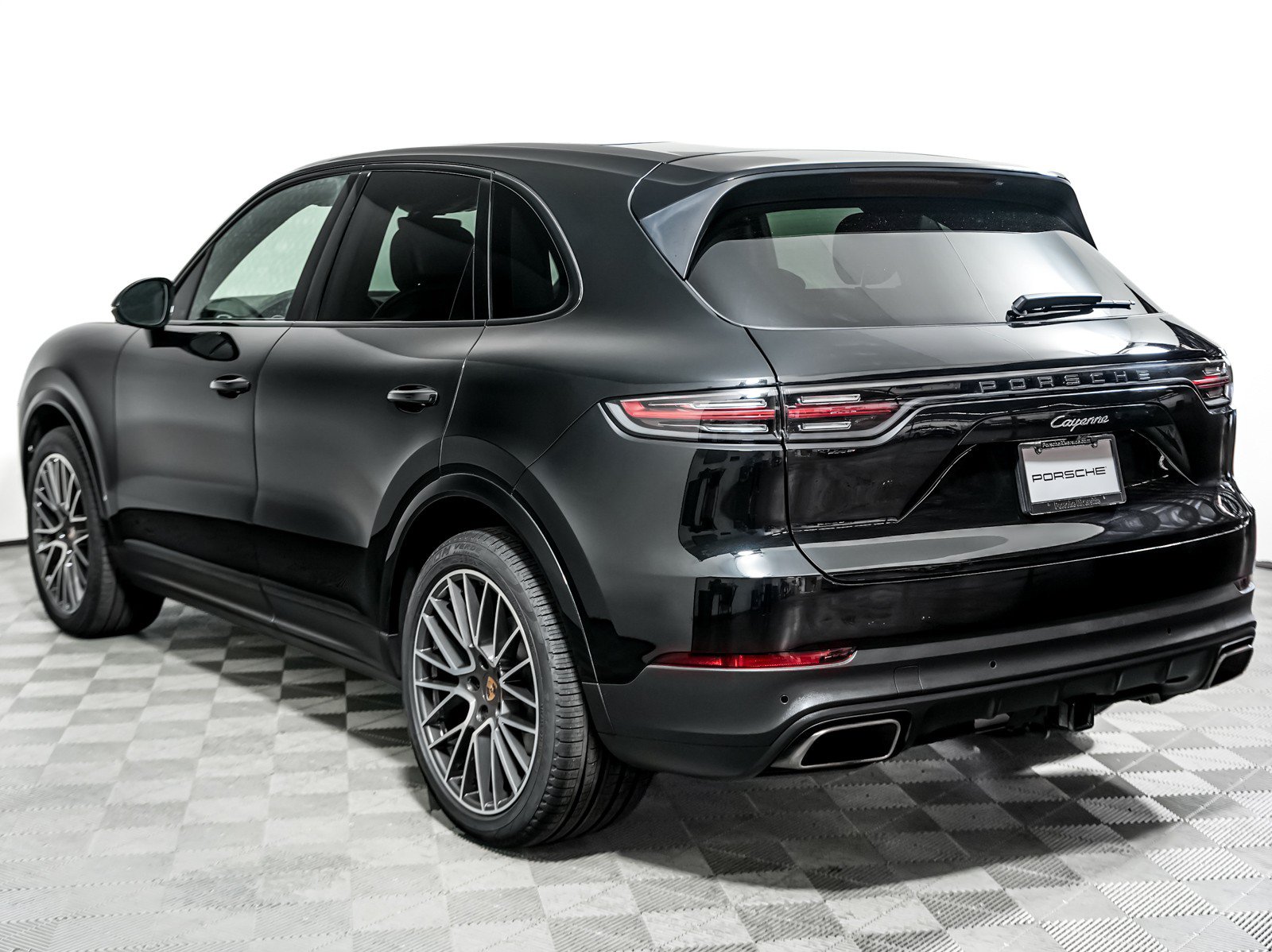 Certified 2023 Porsche Cayenne AWD/4WD image 3