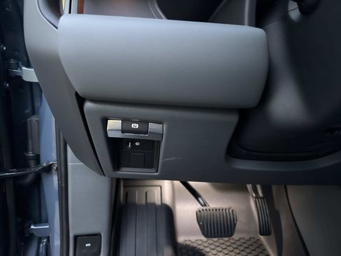 New 2025 Land Rover Defender 110 S AWD/4WD image 32