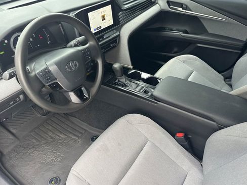 Used 2025 Toyota Camry LE image 10