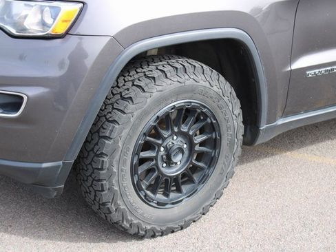 Used 2017 Jeep Grand Cherokee Laredo w/ Quick Order Package 23E image 10