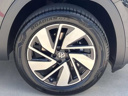 New 2026 Volkswagen Atlas SE FWD image 3