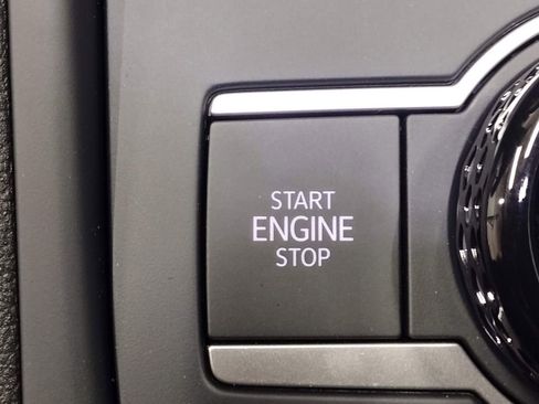 New 2025 Volkswagen Tiguan SE image 33