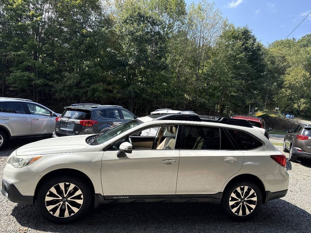 Used 2017 Subaru Outback 2.5i Limited AWD/4WD image 2