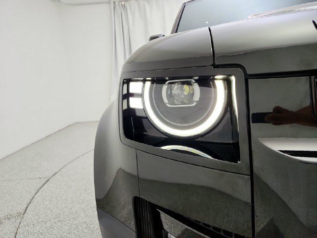 Certified 2026 Land Rover Defender 110 S AWD/4WD image 38