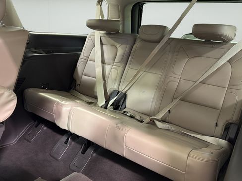 Used 2023 Lincoln Navigator L Reserve AWD/4WD image 21