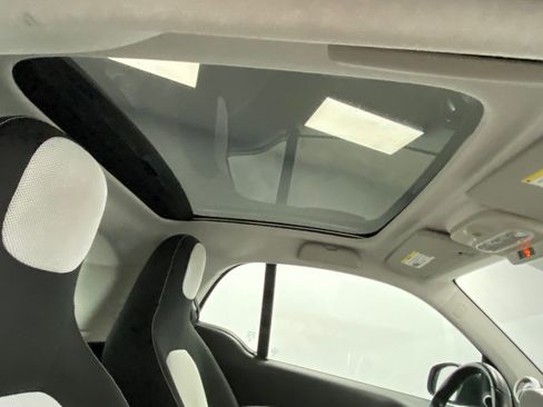 Used 2016 smart fortwo passion image 24