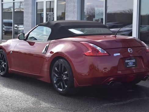 Used 2016 Nissan 370Z Roadster RWD image 8