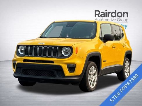 Used 2023 Jeep Renegade Latitude AWD/4WD image 3