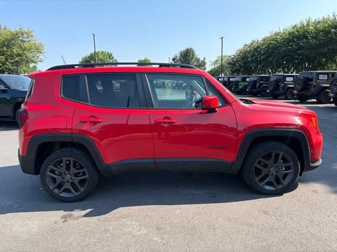 Used 2022 Jeep Renegade Latitude w/ Sun/Sound Group AWD/4WD image 2
