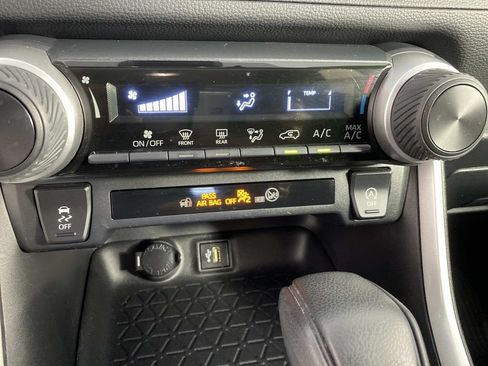 Used 2024 Toyota RAV4 LE AWD/4WD image 21
