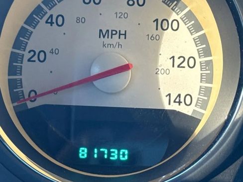 Used 2010 Dodge Challenger SE image 9