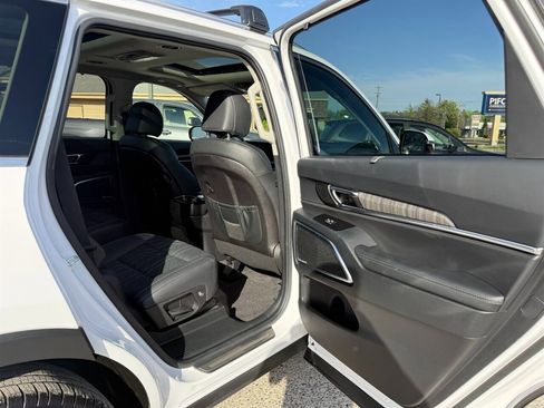 Used 2025 Kia Telluride SX w/ SX Captain's Chair Package FWD image 23