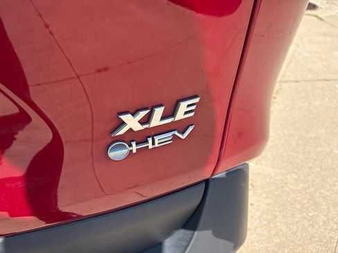 Used 2025 Toyota RAV4 XLE AWD/4WD image 25