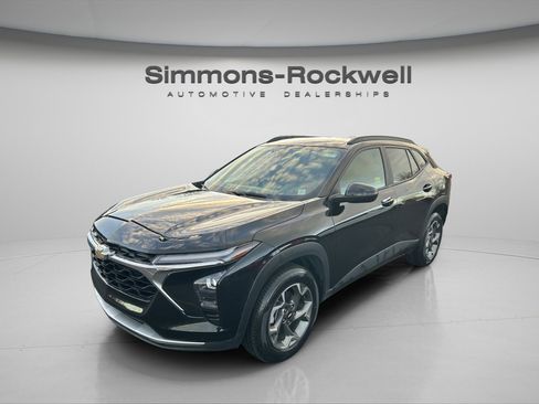 Used 2024 Chevrolet Trax LT image 1