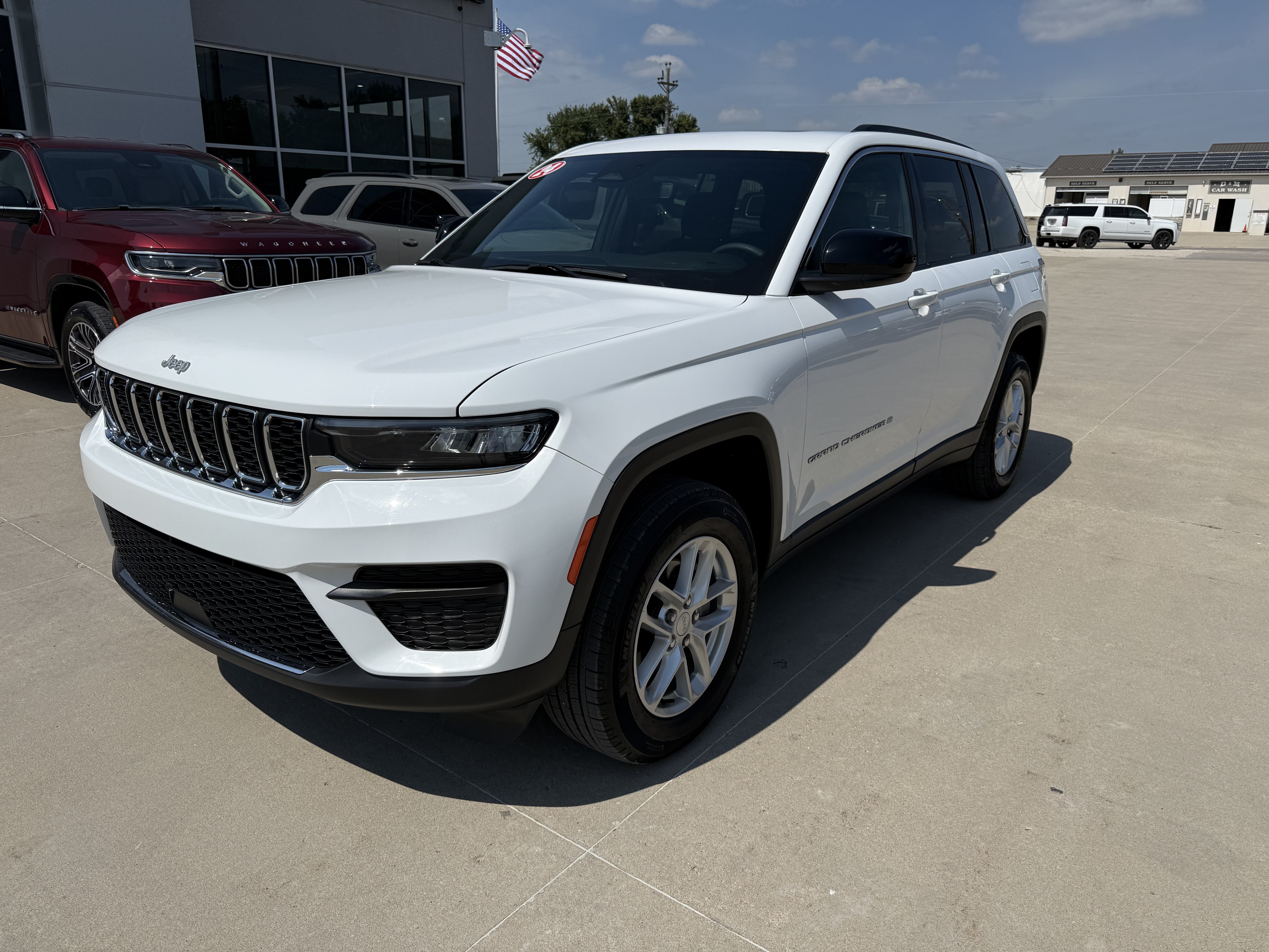 Used 2024 Jeep Grand Cherokee Laredo X w/ Luxury Tech Group I AWD/4WD image 35