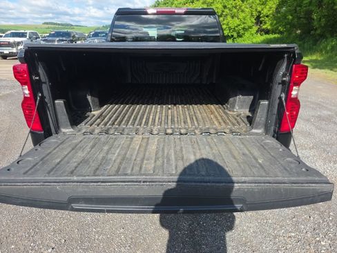 Used 2022 Chevrolet Silverado 1500 LT AWD/4WD image 9