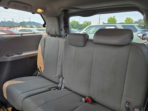 Used 2016 Toyota Sienna XLE Premium AWD/4WD image 17
