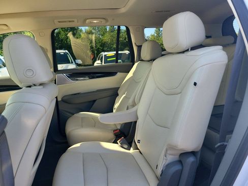 Used 2024 Cadillac XT6 Premium Luxury w/ Technology Package AWD/4WD image 19