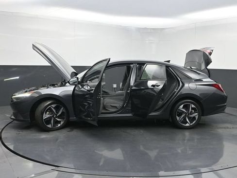 Used 2023 Hyundai Elantra SEL w/ Convenience Package FWD image 39
